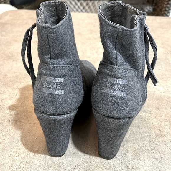 Toms Womens Shoes Nepal Side Zip Wedge Ankle Boots Booties Size 8.5 Gray Suede - Picture 4 of 7